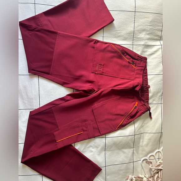 Helly Hansen Scrub Set - Picture 10 of 17